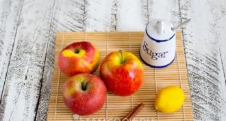 Evde agar-agar ile elma marmelatının nasıl yapılacağına dair adım adım fotoğraflar içeren basit bir tarif