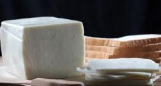 Keçi sütünden lezzetli ve sağlıklı süzme peyniri kendimiz hazırlıyoruz.Keçi sütünden ne yapılır?