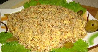 चिकन और अखरोट के साथ कछुआ सलाद: रेसिपी कछुआ सलाद