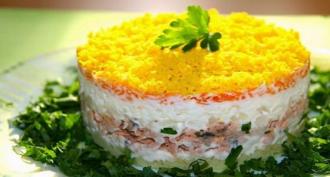 Konserve pembe somon salatası: tarifler Pirinç ve konserve pembe somon salataları