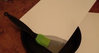 Kaip pakeisti pergamentinį popierių kepimui?