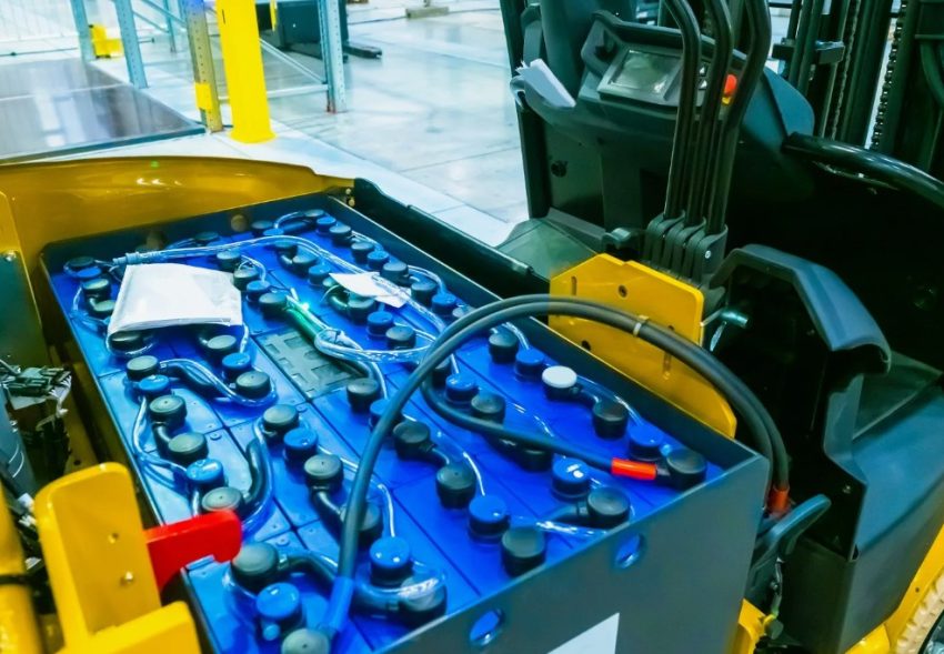 Восстановить аккумулятор штабелера: когда ремонт выгоднее, чем покупка новой батареи