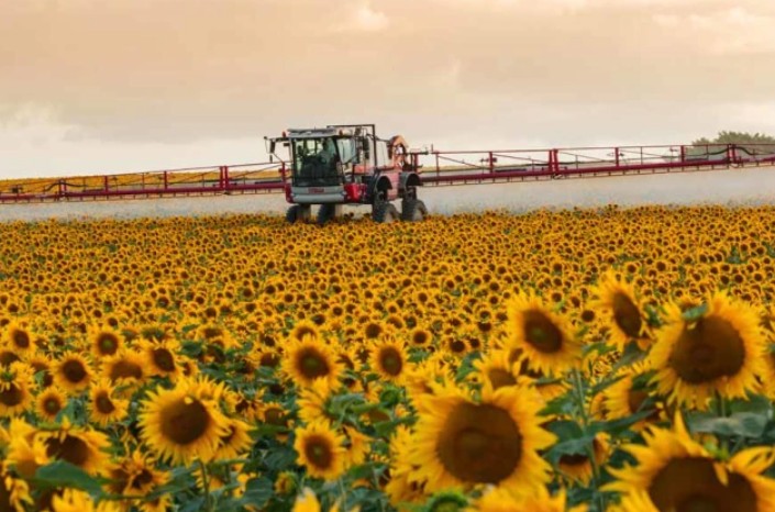 Как самоходный опрыскиватель Agrifac помогает сэкономить химикаты и повысить урожайность