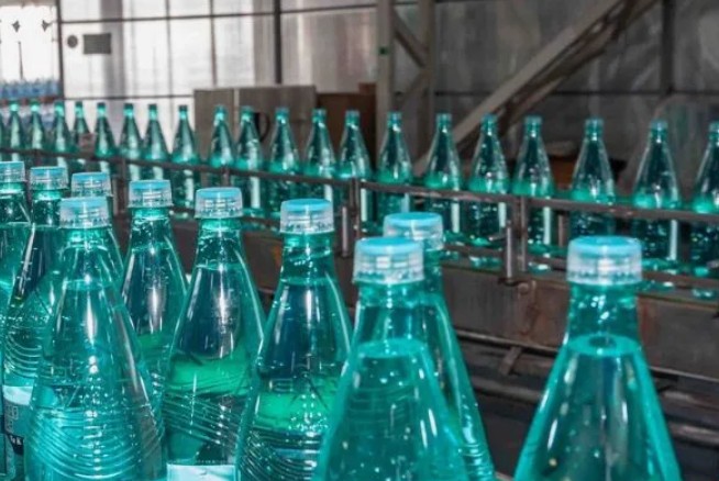 Вода минеральная оптом: как выбрать поставщика для бизнеса 